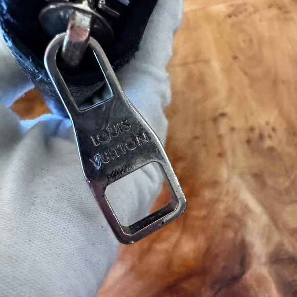 Louis Vuitton
2014 Damier Graphite Pattern Zippy Organizer Wallet - Picture 17 of 17